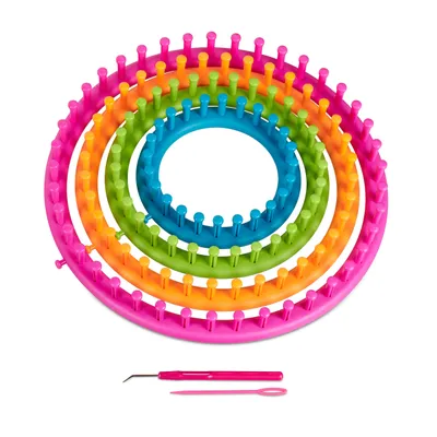 Image de Kit d'anneaux à tricoter Relaxdays, 4 cadres à tricoter, kit de tricot pour enfants et adultes, bonnet et écharpe, Ø 28 cm, 24 cm, 19 cm, 14 cm, multicolore