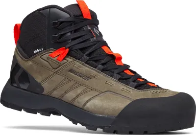 Schwarze und grüne Herren-Zustiegsschuhe "Mission Leather Mid WP" von Black Diamond mit roten Schnürsenkeln.