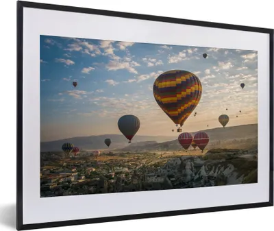 Produktbild von MuchoWow® MuchoWow® Gerahmtes Poster Heißluftballon - Natur - Türkei 60x40 cm - Poster mit zchwarzem Bilderrahmen - Schlafzimmer - Plakat in Rahmen - Drucken