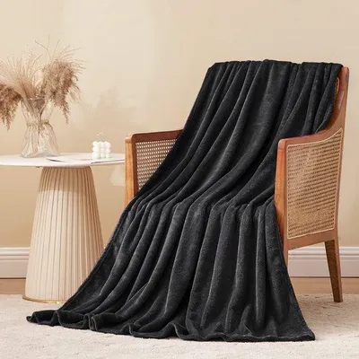 Zdjęcie produktu dla Unyqoos® Ciepła kołdra z flaneli, 130 x 150 cm, 260 g/m² – wyjątkowo miękka i ciepła, oddychająca i przyjazna dla skóry, idealna jako kołdra na kanapę, w podróży lub do spania