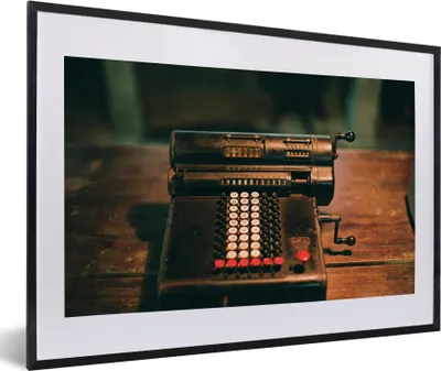 Produktbild von MuchoWow® MuchoWow® Gerahmtes Poster Schreibmaschine - Antik - Schwarz 60x40 cm - Poster mit zchwarzem Bilderrahmen - Schlafzimmer - Plakat in Rahmen - Drucken