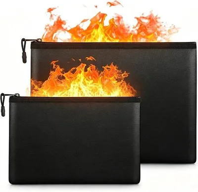 Produktbild von 2 hitzebeständige Taschen, 20,5 x 13,5 cm und 28 x 17 cm, sowie 2 wasserdichte, kleine Geldbörsen