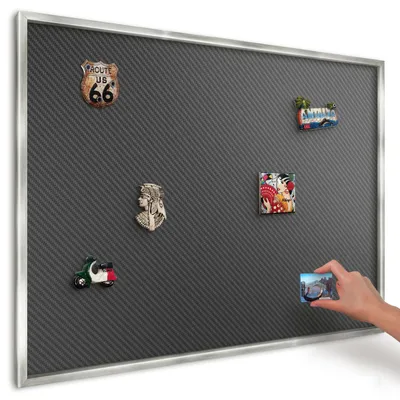 Produktbild von Magnettafel 100x70 cm in einem silbernen Rahmen - Magnetische Metalltafel, Magnetpinnwand zur Wandmontage für Wohnzimmer, Küche, Flur, Kinderzimmer und Büro - Geometrische Textur