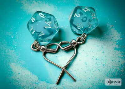Produktbild von Ches Ohrringe Spielzeug Translucent Teal Mini-Poly D20 Würfel