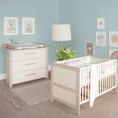 Obrázek produktu pro Sada dětského nábytku Babymöbel Momo (2 kusy):* Dětská postýlka 70 x 140 cm, přestavitelné* Komoda s přebalovacím pultem, 3 zásuvky, úchytky z masivního dřeva – barva: Cashmere/Tristan dub