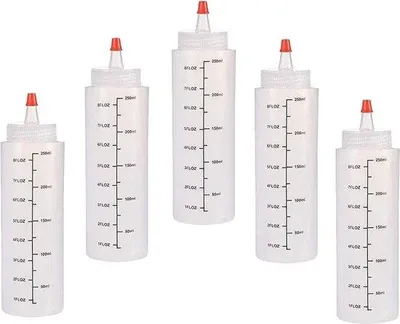 Zdjęcie produktu dla Plastikowe butelki o pojemności 250 ml z nakrętką do sosów, keczupu i oleju
