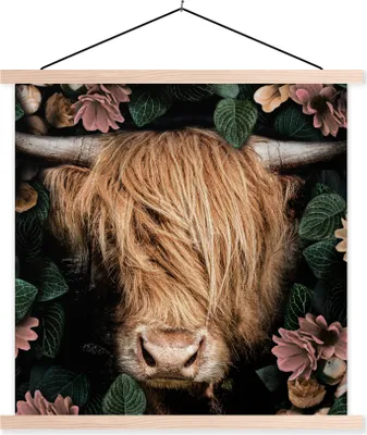 Produktbild von MuchoWow® Textilposter Schottisches Hochlandrind - Blumen - Kuh 60x60 cm mit holzfarbenen Rahmen - Wanddekoration