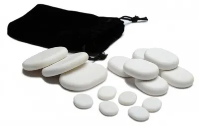 Produktbild von HABYS Marmorsteine für Kaltmassage 15er Set | Ovale Massagesteine im Samtbeutel | Ideal für Eis-Therapie, Schwellungen & Gesicht | Naturstein Weiß
