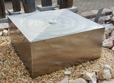 Produktbild von Brunnenquader 40/40/20 cm Edelstahl matt Komplettset Gartenbrunnen Quader Würfel