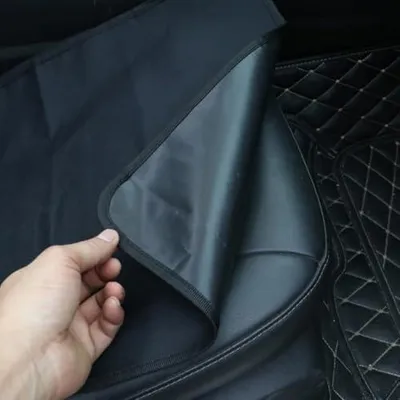 Produktbild von Hundeautositzbezug aus robustem Oxford-Polyester in Schwarz für den Vordersitz im Auto