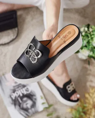 Produktbild von Royalfashion Sailme Damen Flip-Flops auf einem Katzenfell, Größe 36