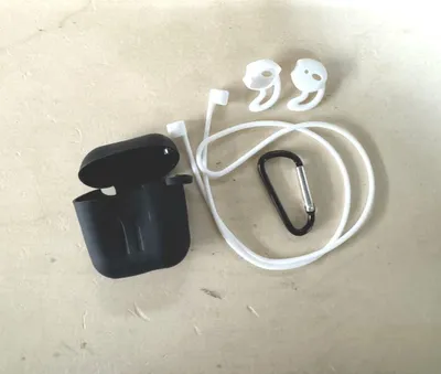 Immagine prodotto di CHPN – Custodia in silicone compatibile con AirPods – Adatta per AirPods 1 e 2 – Set 3 in 1 – Custodia e laccetto in silicone, e adattatori auricolari per Airpods – Nero/Bianco