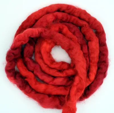 Produktbild von Wensleydale Filzwolle im Kammzug, Farbe: Rotglut Floating 50gr.