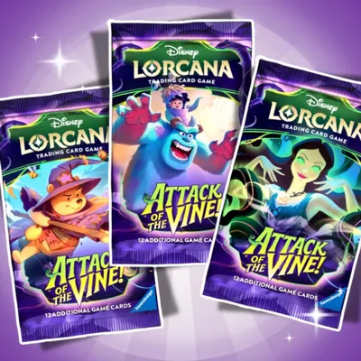 Imagen del producto de 3 sobres de refuerzo (booster) del set 13 "Ataque de la Enredadera" de Disney Lorcana, en inglés. Incluye 3 paquetes de refuerzo, cada uno con 12 cartas, y protección de envío Heartforcards®