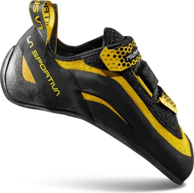 Klett-Kletterschuh "Miura VS" von La Sportiva in Schwarz und Gelb; seitliche Ansicht.