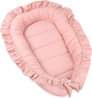 Produktbild von PIMKO Rosa Babynest mit rüschen Babynestchen für Baby Kuschelnest Babykokon für Säuglinge und Neugeborene 100% Baumwolle kokon Babykissen geeignet für Zuhause oder als Lagerungskissen 55 x 90 cm