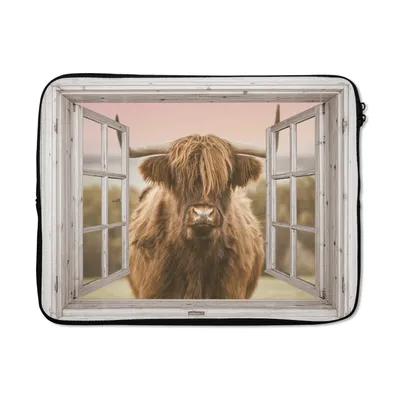 Produktbild von MuchoWow® Laptop Hülle 15 Zoll Scottish Highlander - Ansicht - Kuh Laptoptasche - Laptoptasche - Sleeve - Rundum-Schutz