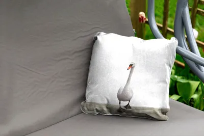 Produktbild von MuchoWow® Outdoor Kissen - Schwan - Tiere - Vogel - Jungen - Mädchen - Kinder - 40x40 cm - Wetterfest - Lounge Kissen - Kopfkissen - Interieur - Polster mit Bild