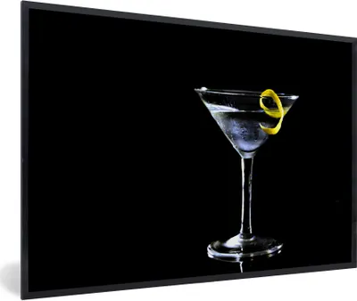 Produktbild von MuchoWow® MuchoWow® Gerahmtes Poster Martini mit Zitronenspitze auf schwarzem Hintergrund 60x40 cm - Poster mit zchwarzem Bilderrahmen - Printing - Wanddeko Schlafzimmer