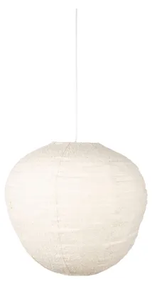 Pendelleuchte Cocoon L in Creme mit kugeligem Bouclé-Schirm und grauer Hängekordel in Gesamtansicht.