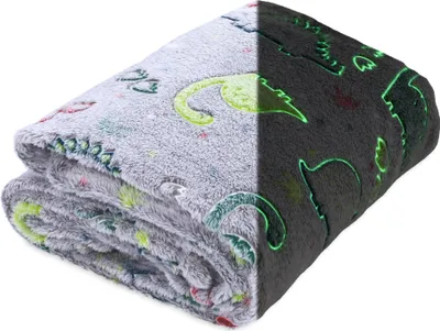 Zdjęcie produktu dla Przytulny koc dziecięcy 155x130 cm - koc dziecięcy dino koc dekoracyjny pokój dziecięcy przytulny koc świeci w ciemności koc polarowy