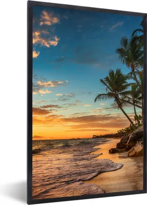 Produktbild von MuchoWow® Gerahmtes Poster Strand - Sonnenuntergang - Meer - Palme 60x90 cm - Poster mit Schwarzem Bilderrahmen Wandposter Rahmen Foto Bilder - Kunst