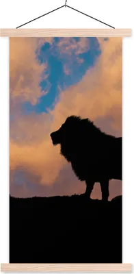 Produktbild von MuchoWow® Textilposter Löwe - Sonnenuntergang - Wild 60x120 cm mit holzfarbenen Rahmen - Holz