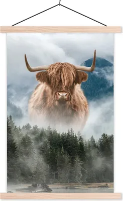 Produktbild von MuchoWow® Textilposter Nebel - Schottische Hochlandrind - Berge 60x90 cm mit holzfarbenen Rahmen - Textil