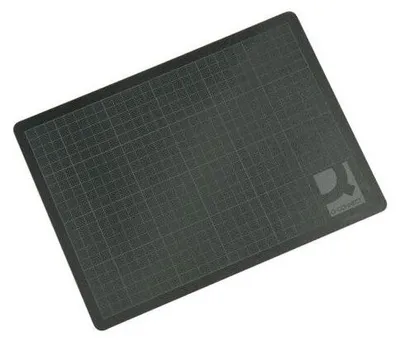 Produktbild von Q-CONNECT Schneidematte, A4, 300 × 220 × 3 mm, PVC, schwarz