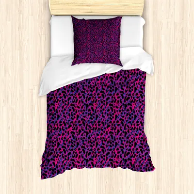 Produktbild von ABAKUHAUS Urwald Mantele, Leopard-Haut-Safari 80er, Milbensicher Allergiker geeignet mit Kissenbezügen, 135 cm x 200 cm - 80 x 80 cm, Royal Blue Hot Pink