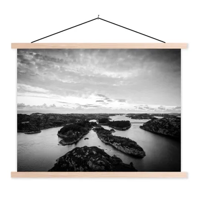 Produktbild von MuchoWow® Textilposter Nordseeinseln Schwarz-Weiß-Foto 120x90 cm mit holzfarbenen Rahmen - Magnetisch
