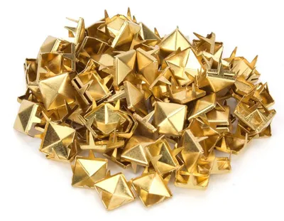 Productafbeelding van Pyramidevormige klinknagels - 9 mm vierkante messing siernagels voor leerbewerking en textiel - 100 stuks - Goud