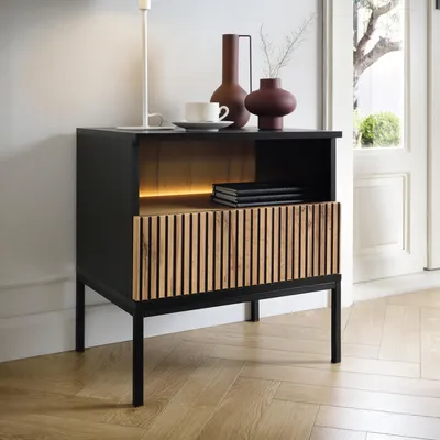 Obrázok produktu pre Laval ST97 - Denný stolík so zásuvkou, čierny, dub wotan, šírka 54 cm, výška 56 cm, hĺbka 39 cm