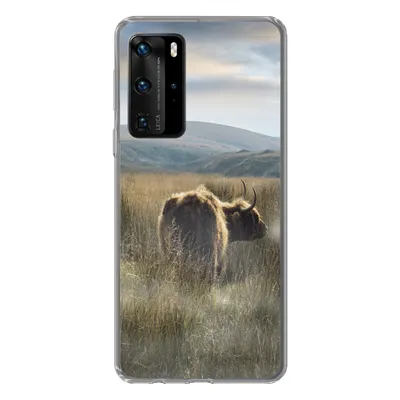 Produktbild von MuchoWow® Handyhülle Schutzhülle Hülle für Huawei P40 Pro Schottische Highlander - Nebel - Gras Silikon Softcase Handy Hülle - Schutz