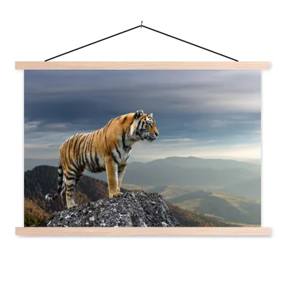 Produktbild von MuchoWow® Textilposter Tiger - Berg - Natur - Landschaft 120x80 cm mit holzfarbenen Rahmen - Aufhängeset