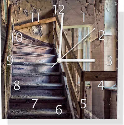 Produktbild von Wallario Design Wanduhr Treppe in einem alten Haus aus Aluverbund, Größe 30 x 30 cm