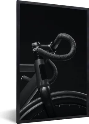 Produktbild von MuchoWow® Gerahmtes Poster Fahrrad - Lenker - Schwarz - Weiß 20x30 cm - Poster mit Schwarzem Bilderrahmen Wandposter Rahmen Foto Bilder - Drucken - Bilder Poster im Rahmen