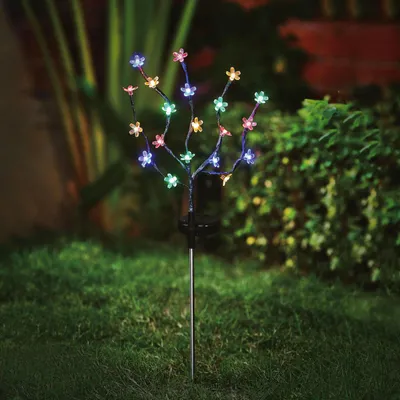 Productafbeelding van Zonne-aangedreven LED-tuinbloem - Zonnepaneel bloemlamp voor buiten - 20 gekleurde LED's - 65 cm hoog - met grondpen - automatische aan/uit-schakeling - sfeerverlichting voor tuin en paden [11274]