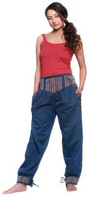 Imagen del producto de Pantalones tipo "harem" para tiempo libre, modelo Thamel. Pantalones de tela para mujer con cintura ancha y tejida. Color: Azul. Talla: L/XL