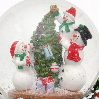 Produktbild von Famanu Schneekugel Weihnachtsbaum mit Schneemännern, Musik und Lichteffekten - 15 cm