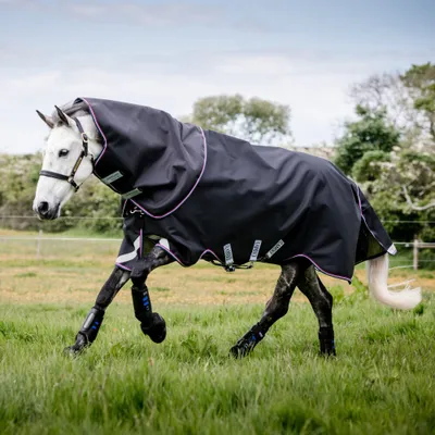 Produktbild von Horseware Rambo Supreme Turnout Lite 0g - Navy/Burgundy