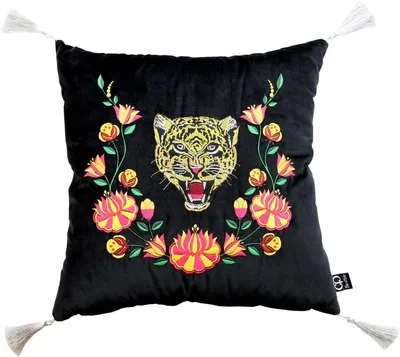 Produktbild von Casa Padrino Luxus Deko Kissen mit Troddeln Tiger Schwarz / Weiß 45 x 45 cm - Feinster Samtstoff - Luxus Qualität