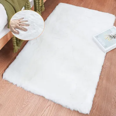 Produktbild von Weißer Kunstfell-Teppich Schlafzimmer 60x90 cm Waschbar & Flauschig