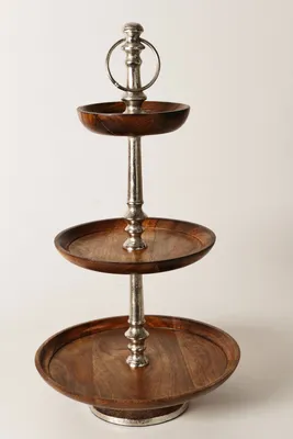 Produktbild von Etagere 'Ella' aus Mango-Holz und Metall mit 3 Böden h54 cm Ø16/23/30 cm silber braun Fest Holz Metall Geschenk mit 3 Etagen Obst Metallgriff Servierständer Servierplatte