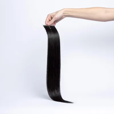 Produktbild von chaarmant Tape In Extensions Invisible Echthaar 55 cm 25 g – Haarverlängerung #1 Schwarz
