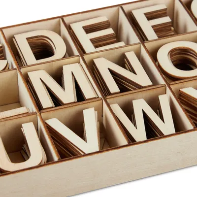 Produktbild von Relaxdays Holzbuchstaben Set, 324 tlg., Großbuchstaben A-Z, &-Zeichen, 3 cm, kleine Buchstaben zum Basteln, Deko, natur