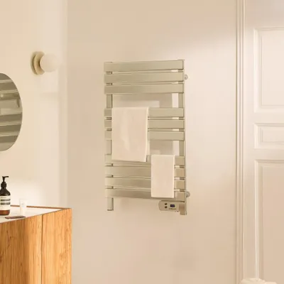 Produktbild von WARM TOWEL - Elektrischer Badheizkörper für Boden oder Wand 500W