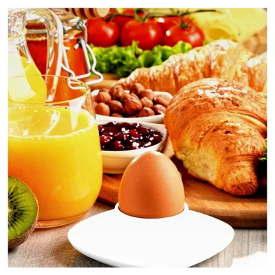 Produktbild von Set aus 4 Keramik Eierbechern, Porzellan Eierhalter mit Ablage, Eierteller für Zuhause, Küche und Restaurant, Weiß