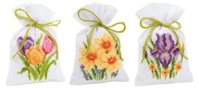 Produktbild von Vervaco Kreuzstich-Set: Kräutersäckchen „Blumen“, 3 Stück, 8 x 12 cm