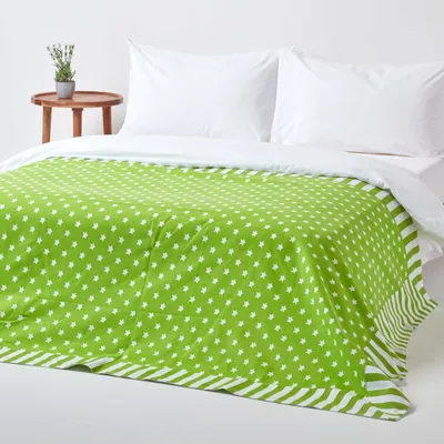 Obrázek produktu pro HOMESCAPES přehoz se vzorem hvězd, 100% bavlna, zelený, 150 x 200 cm
